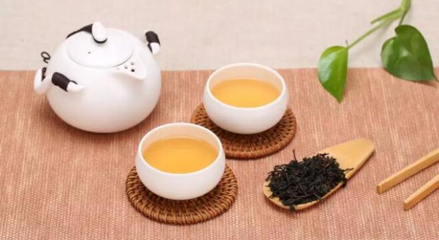 长期大量喝茶对身体有什么副作用？要当心，可能有4种表现